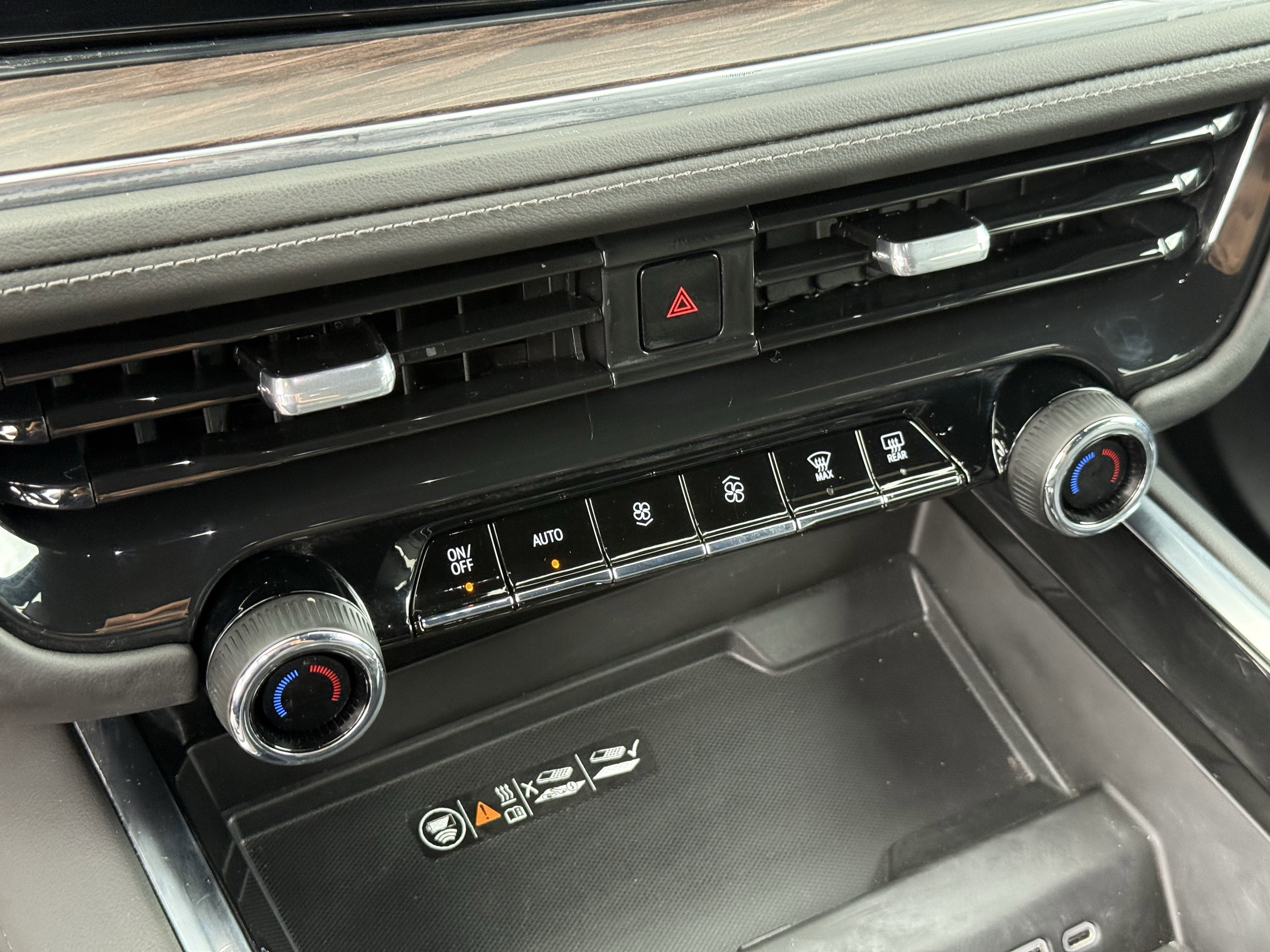 Used 2025 Chevrolet Suburban Z71 image 22