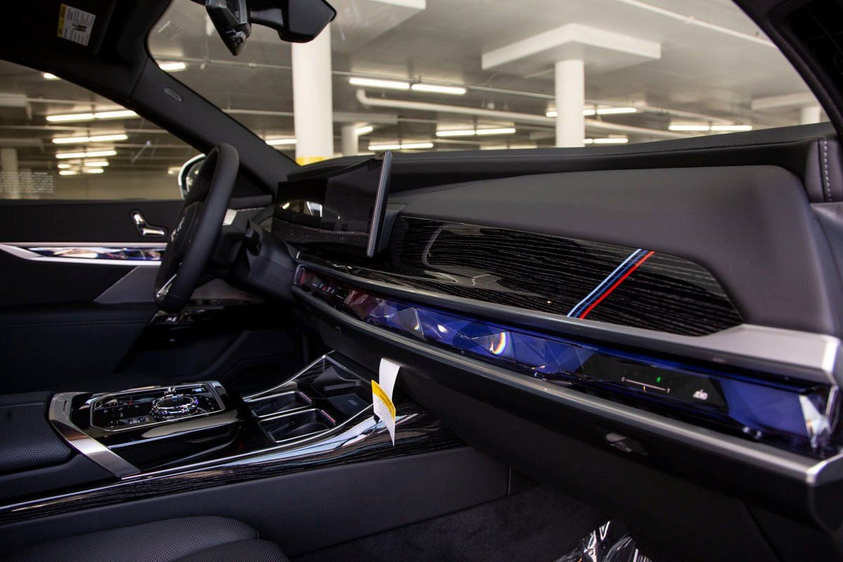 Used 2025 BMW i7 xDrive60 w/ Executive Package AWD/4WD image 36