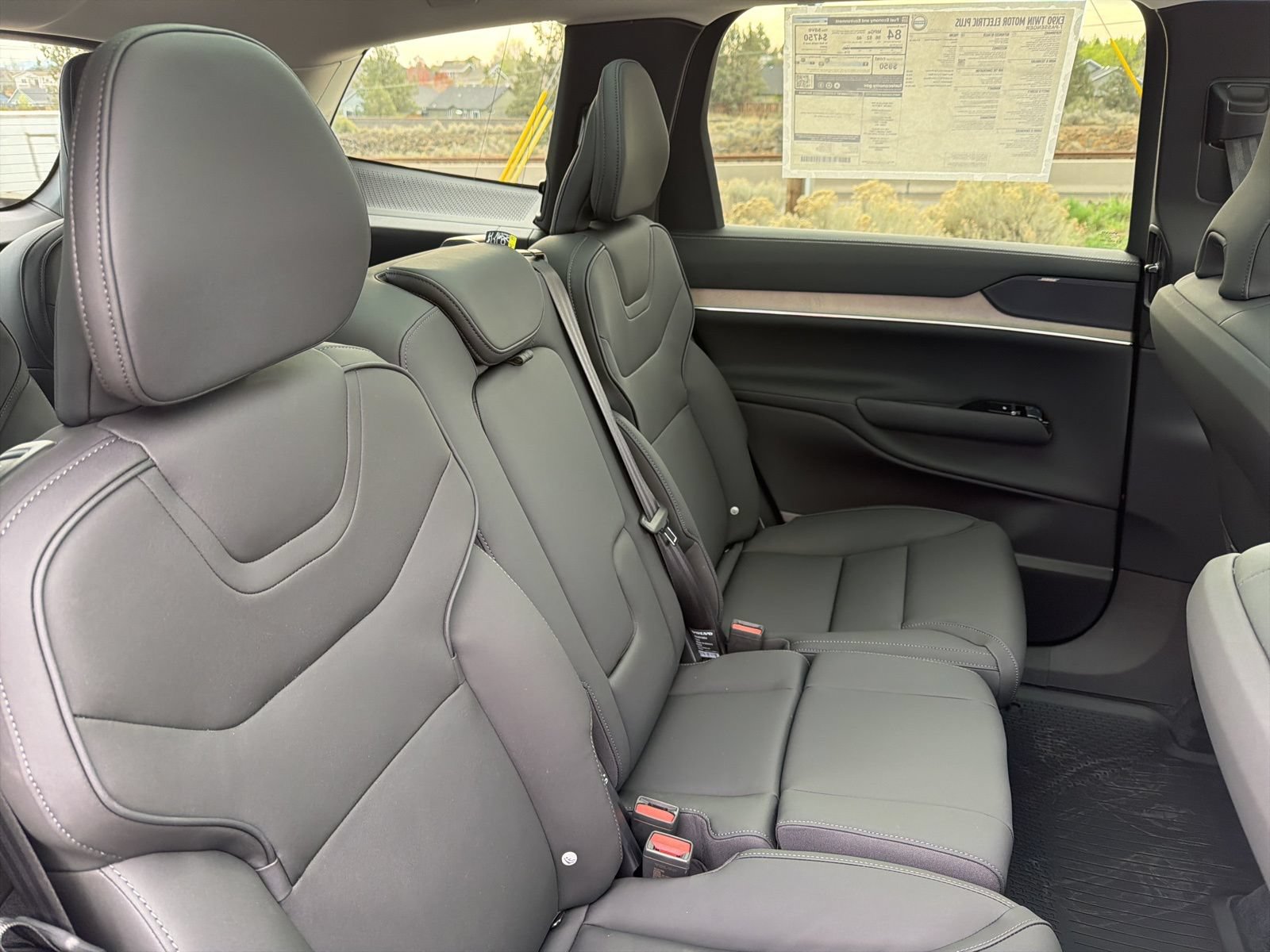 New 2025 Volvo EX90 Plus w/ Protection Package Premier AWD/4WD image 24