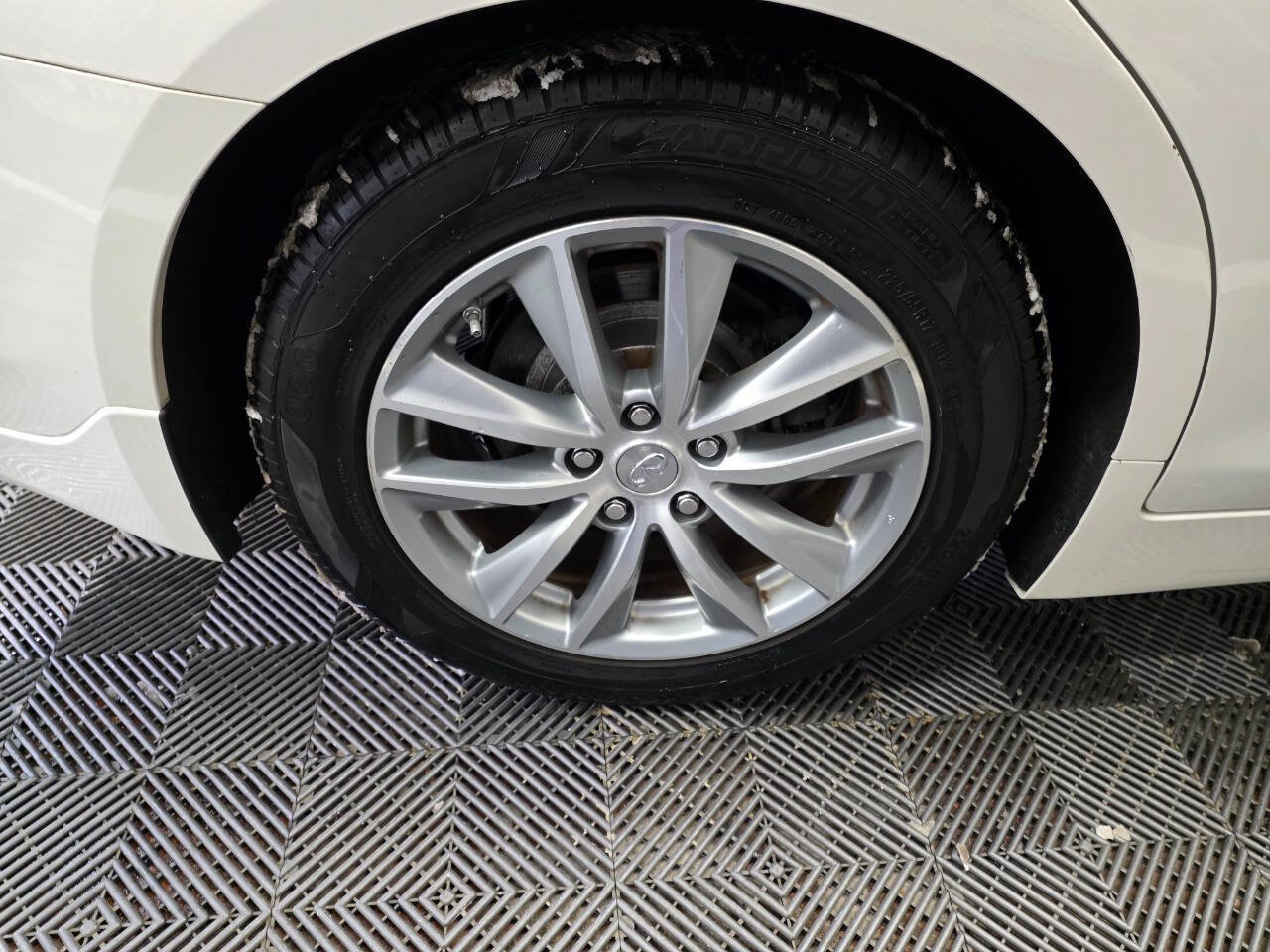 Used 2015 INFINITI Q50 image 32