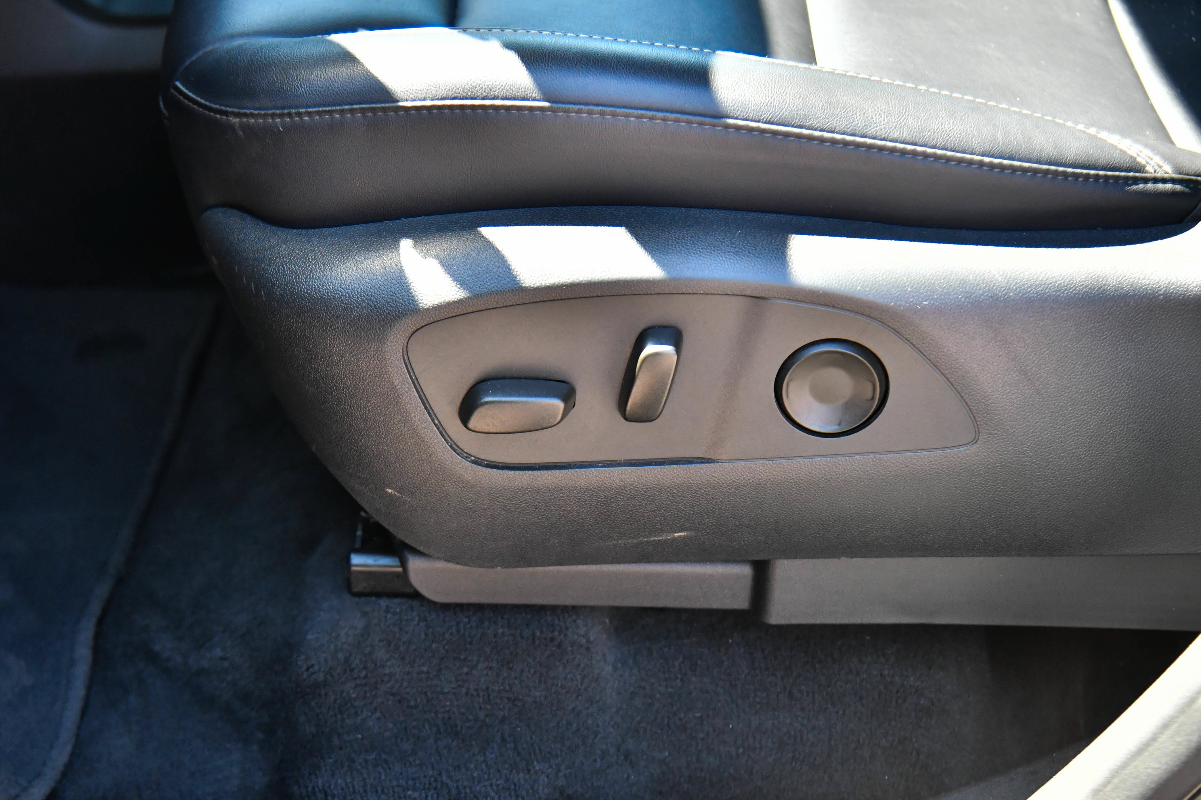 Used 2024 GMC Acadia Elevation FWD image 17
