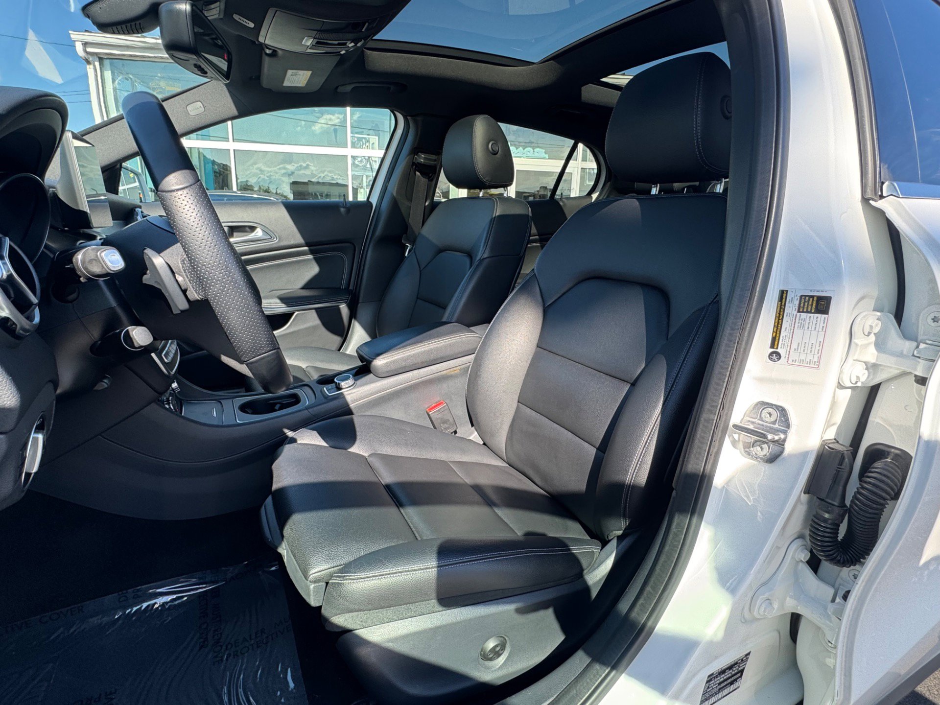 Used 2019 Mercedes-Benz GLA 250 4MATIC image 2