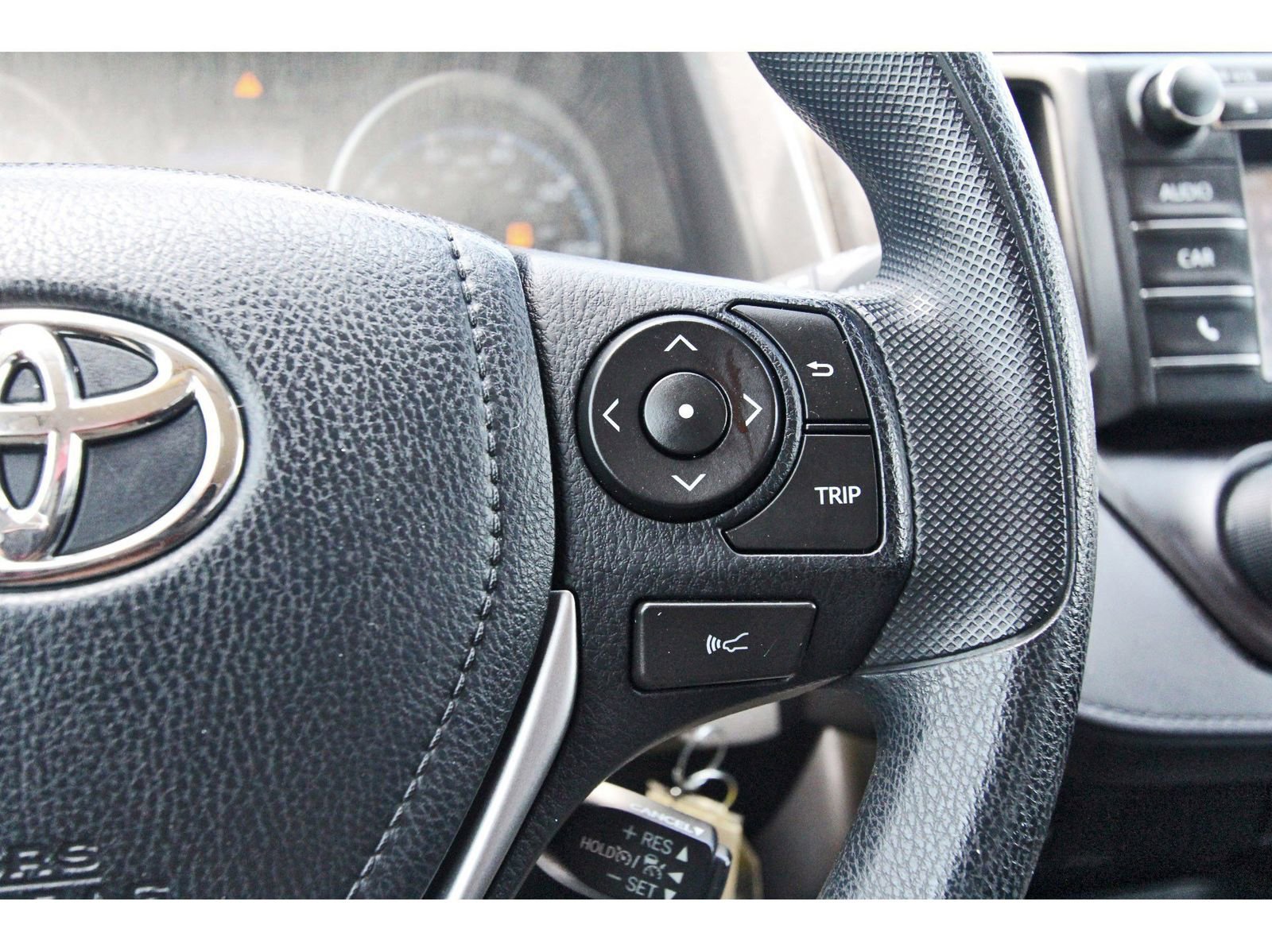 Used 2018 Toyota RAV4 LE FWD image 24