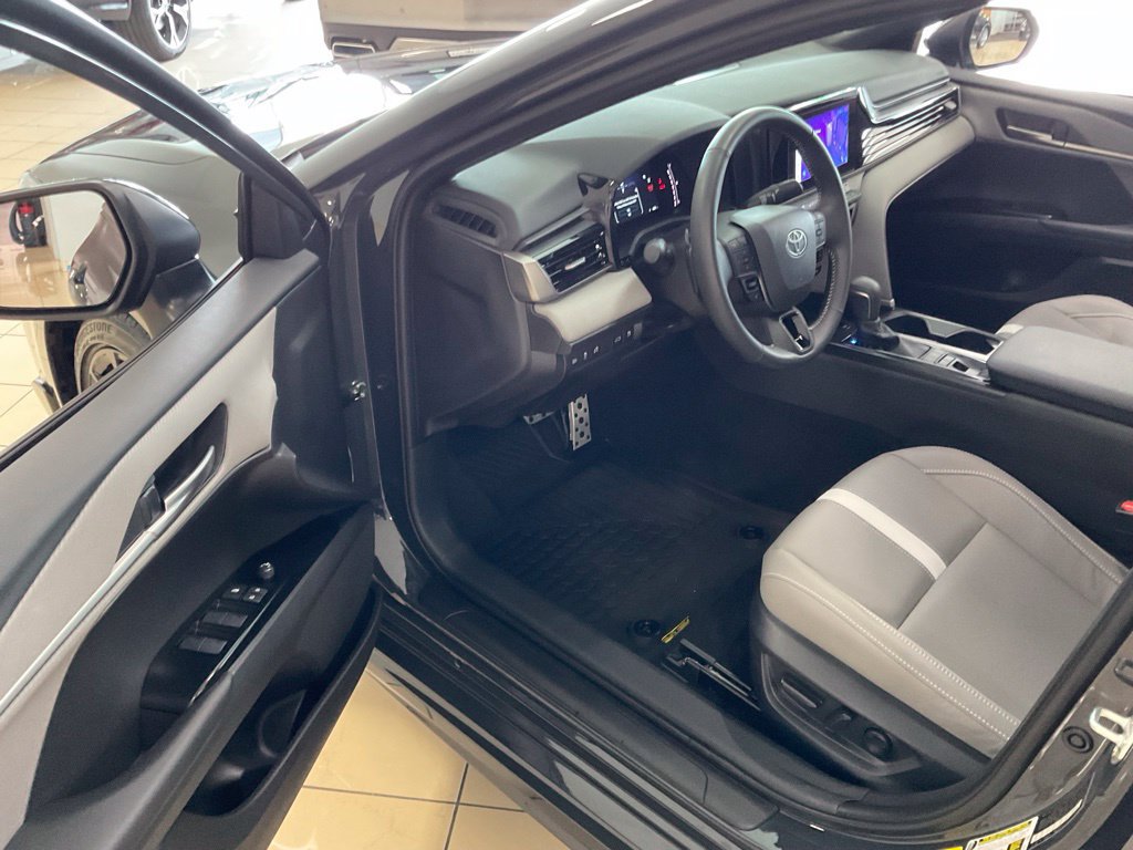 Used 2026 Toyota Camry SE FWD image 10