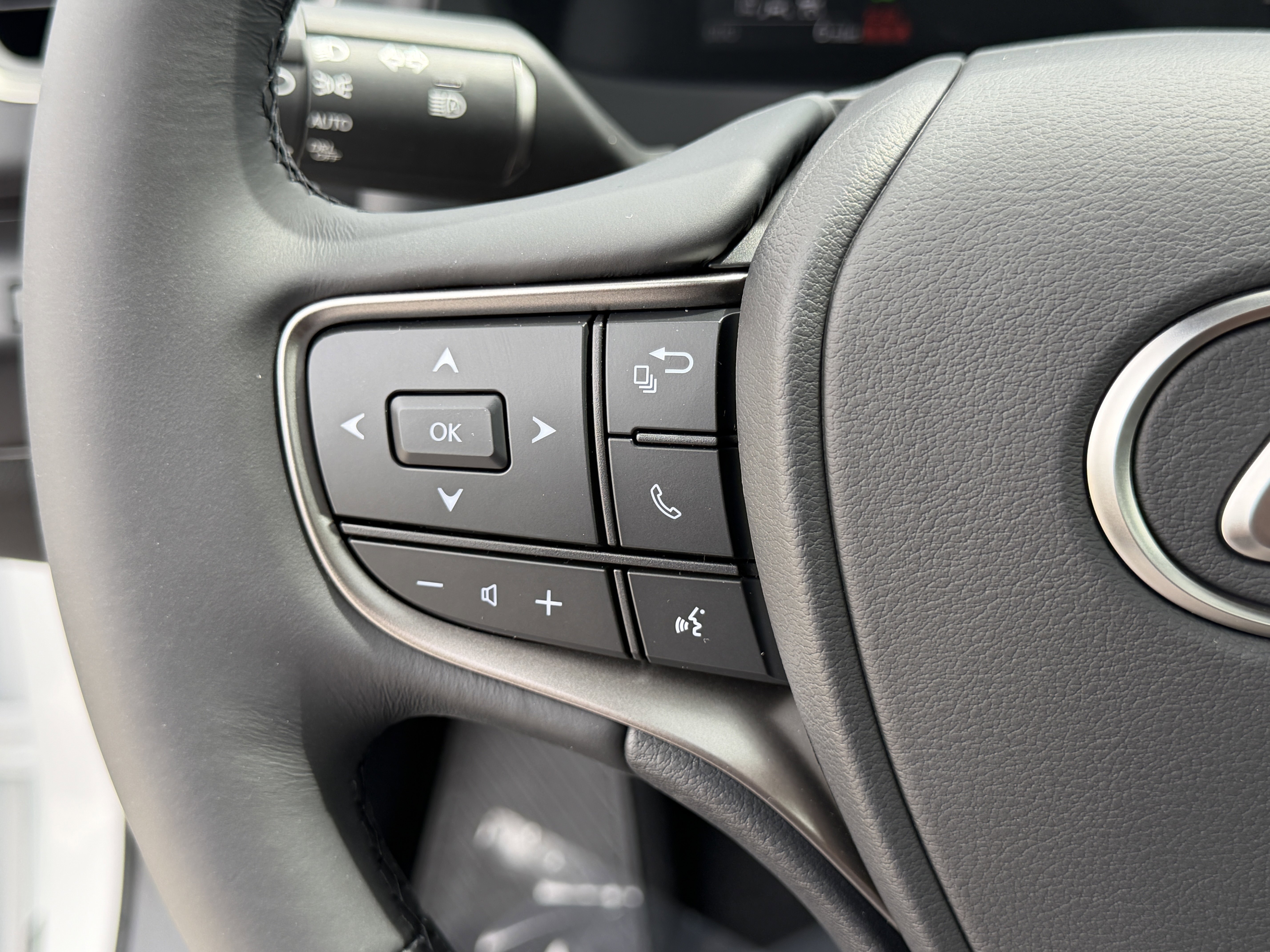 New 2026 Lexus UX 300h FWD image 22