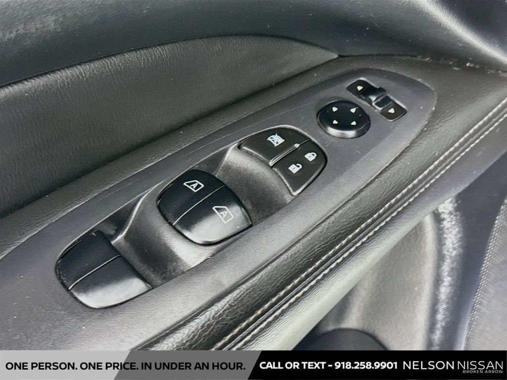 Used 2019 Nissan Pathfinder SV AWD/4WD image 16