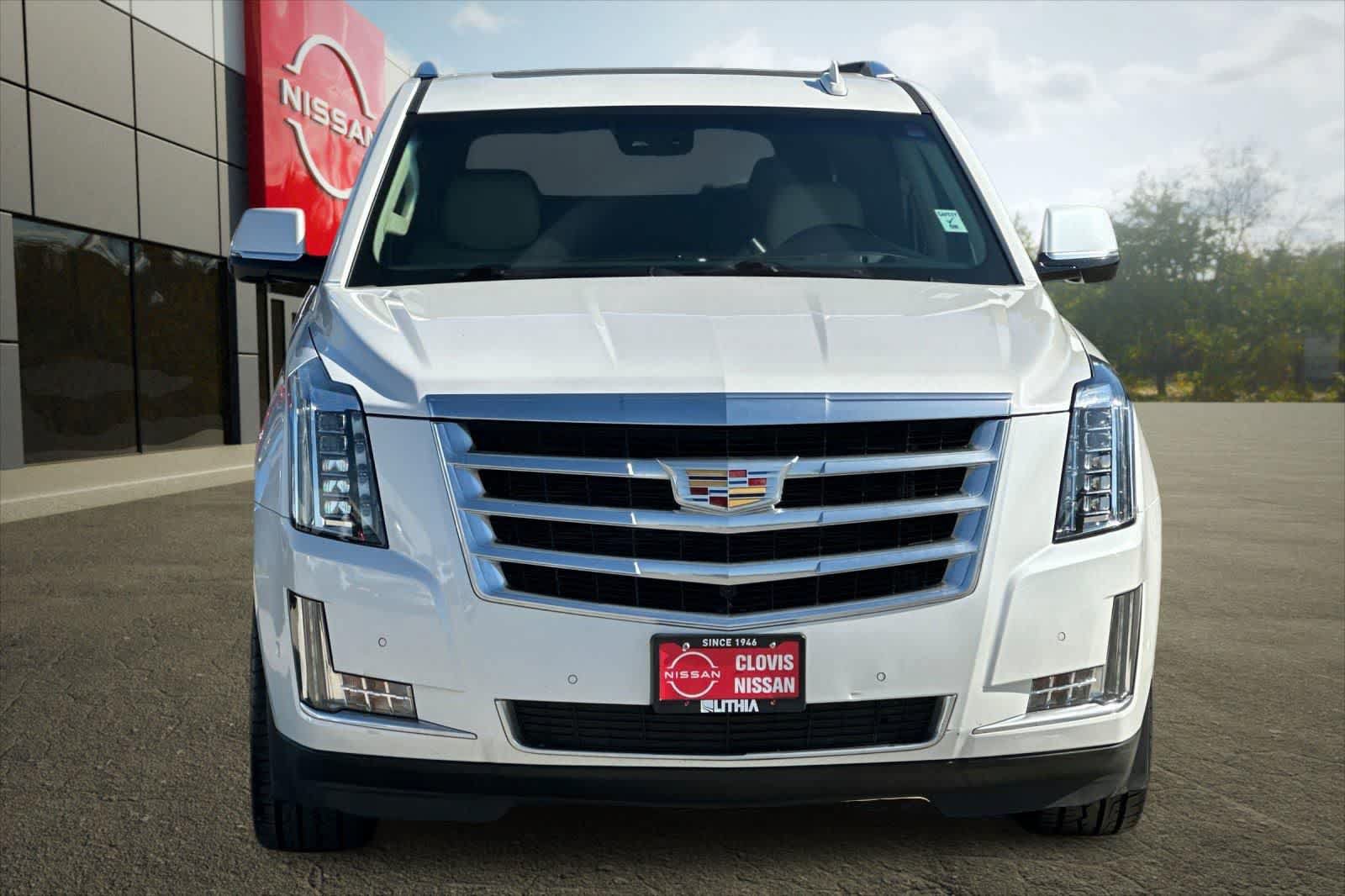 Used 2020 Cadillac Escalade Luxury AWD/4WD image 11