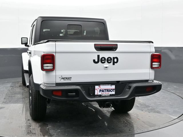 Used 2024 Jeep Gladiator Sport AWD/4WD image 3