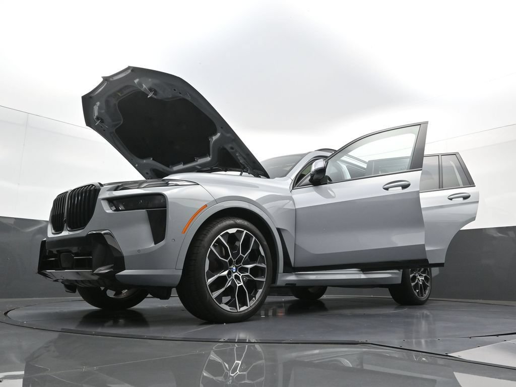 Used 2026 BMW X7 xDrive40i w/ M Sport Package AWD/4WD image 41