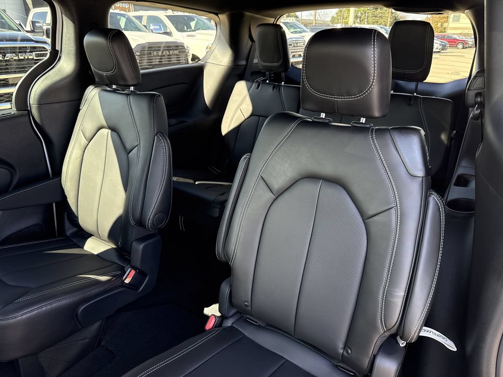 New 2026 Chrysler Voyager LX FWD image 27