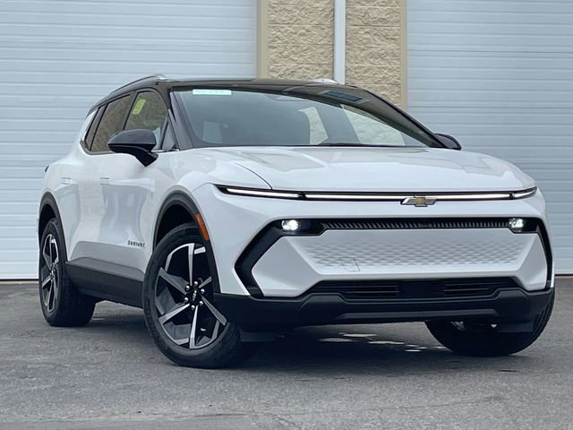 New 2026 Chevrolet Equinox EV LT image 2