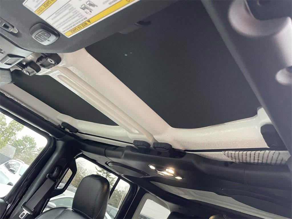 Used 2023 Jeep Wrangler Sahara image 17