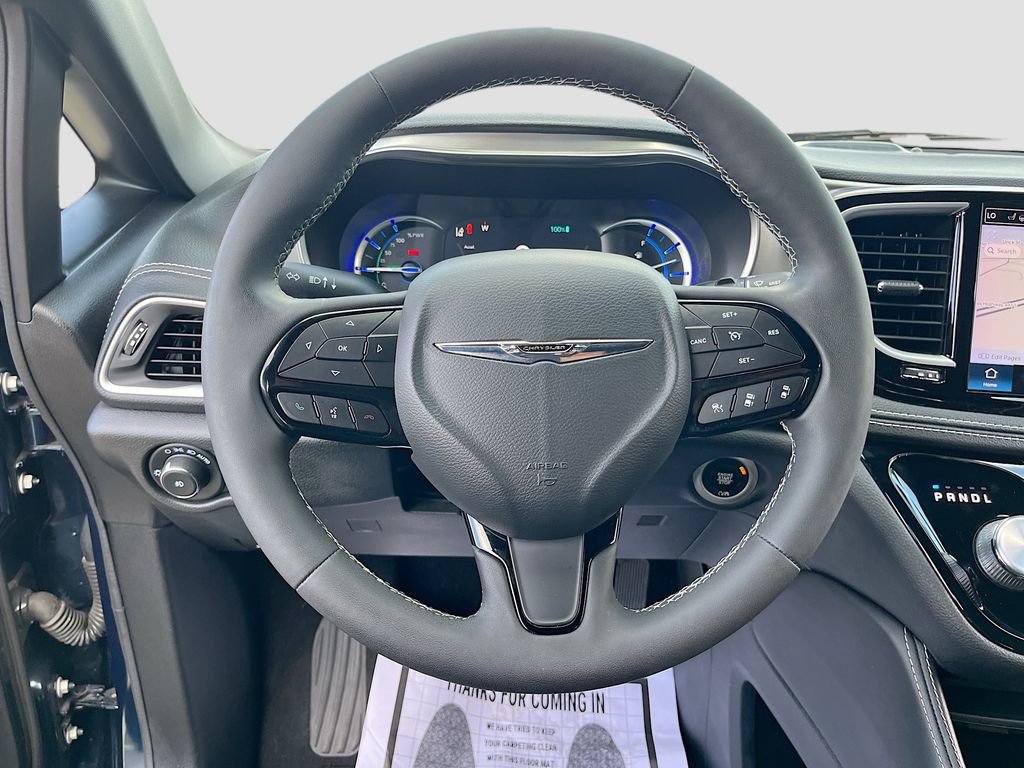 Used 2022 Chrysler Pacifica Limited w/ S Appearance Package FWD image 11