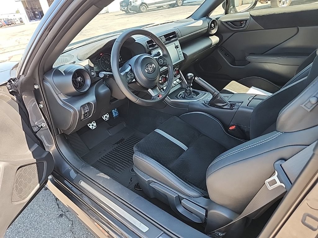 Used 2023 Toyota GR86 Premium w/ ALL Weather Mat Package (TMS) RWD image 28