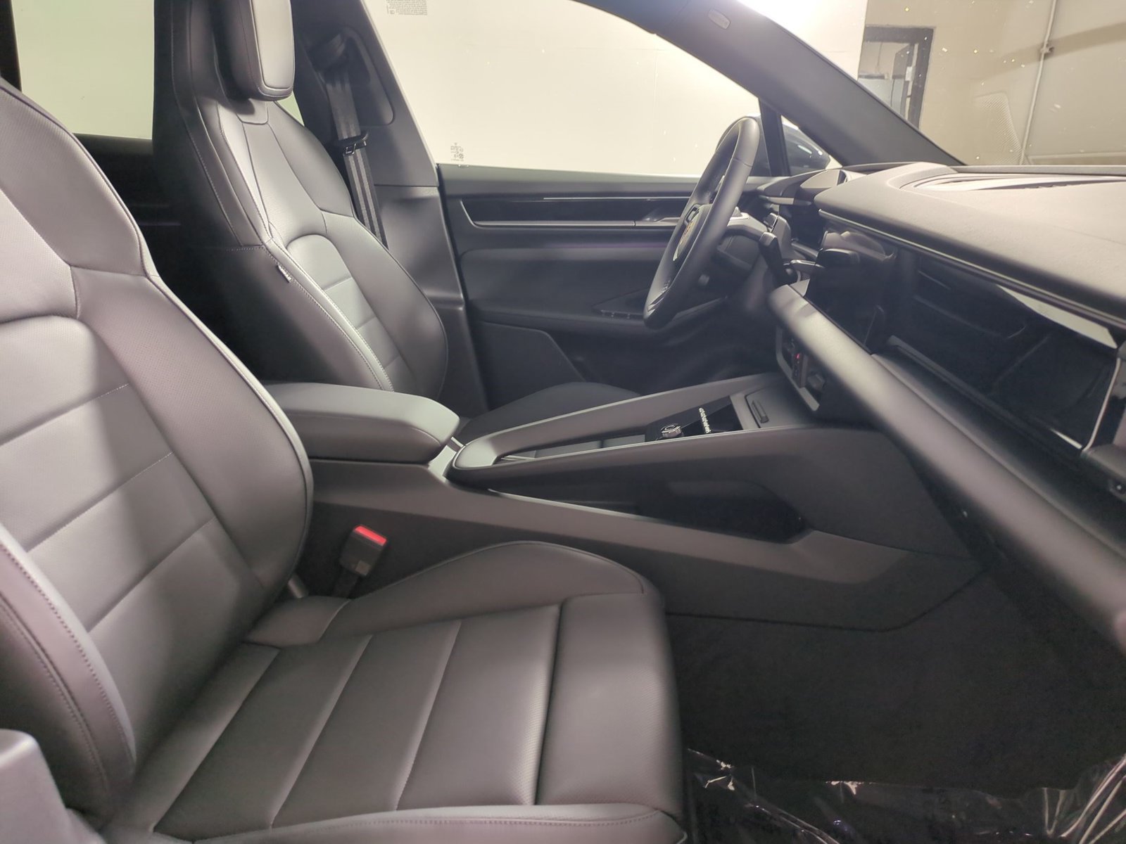 New 2026 Porsche Macan Electric RWD image 26