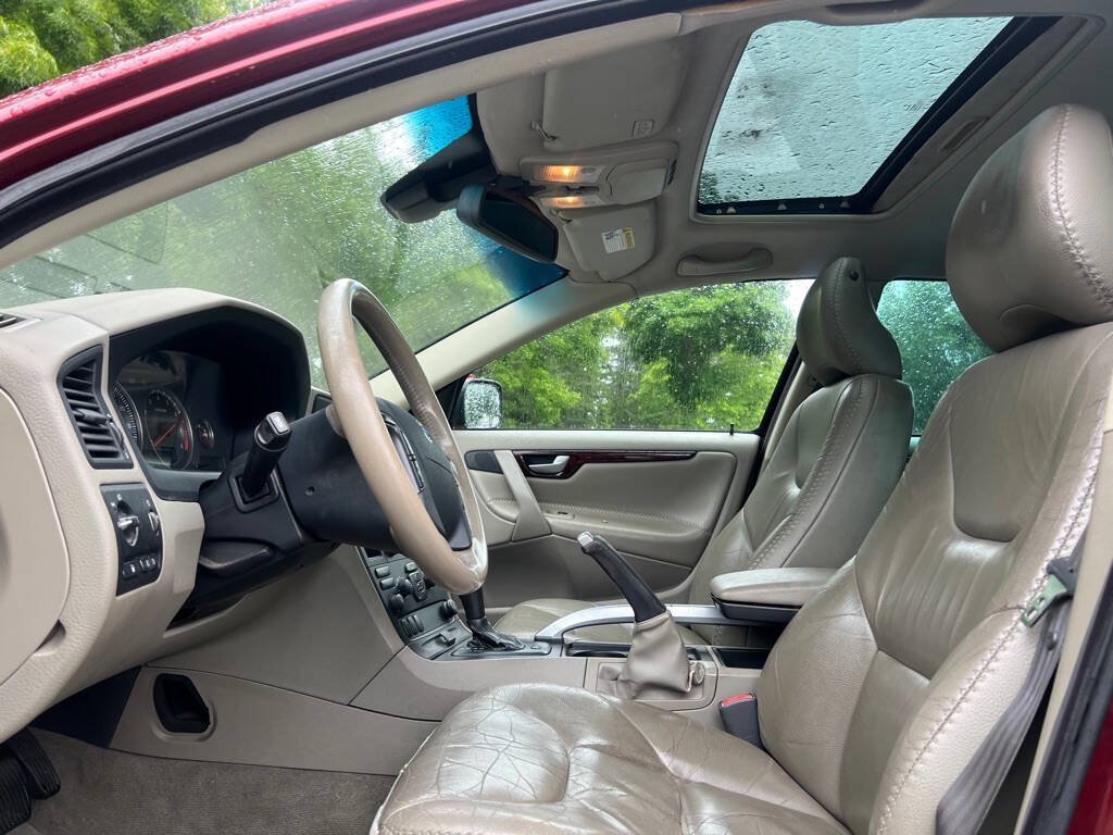 Used 2004 Volvo V70 AWD/4WD image 9