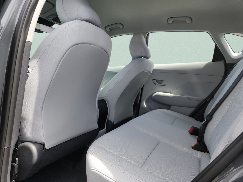 New 2027 Hyundai Kona SE FWD image 21