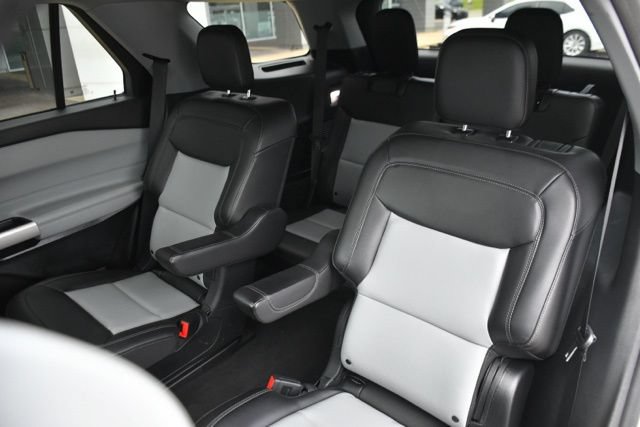 Used 2023 Ford Explorer XLT w/ Equipment Group 202A AWD/4WD image 13