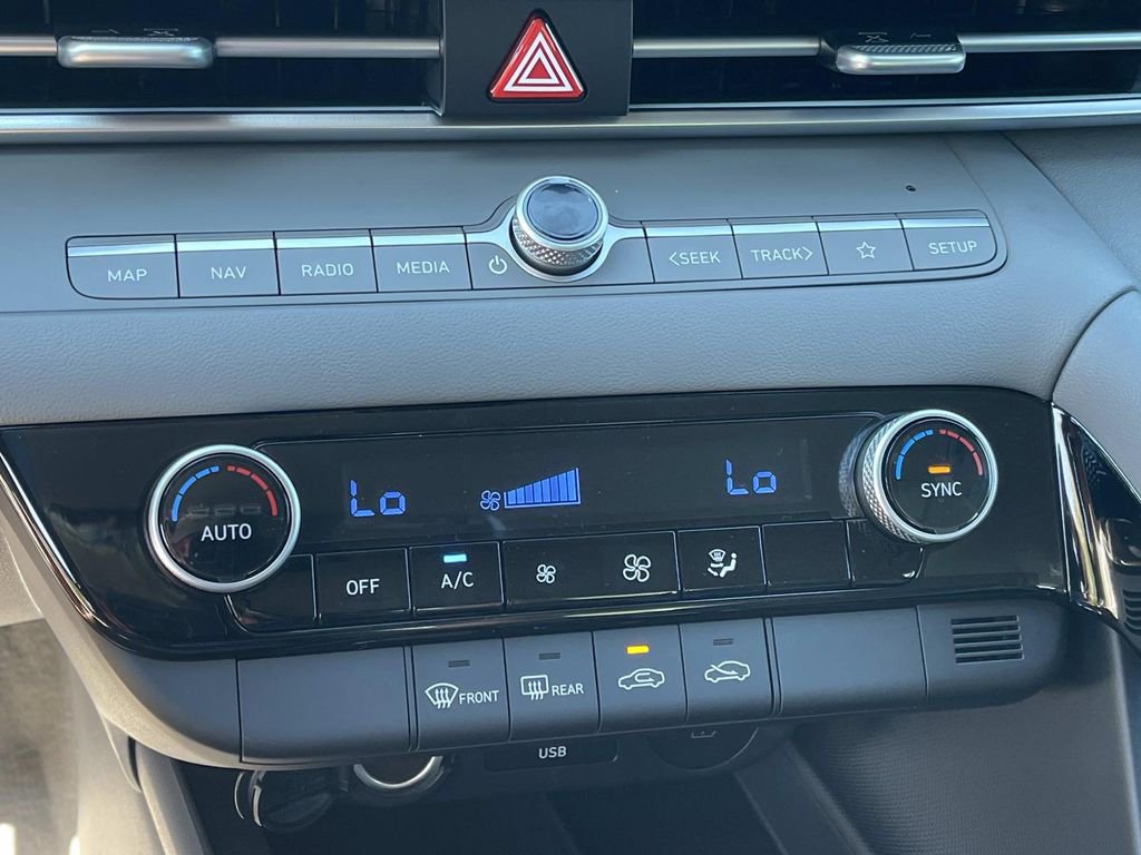 New 2025 Hyundai Elantra SEL image 24