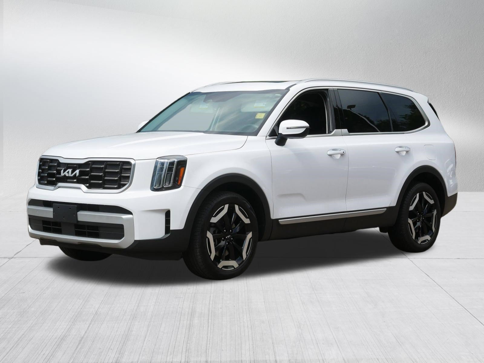 Certified 2024 Kia Telluride S w/ S Sunroof Package AWD/4WD image 3