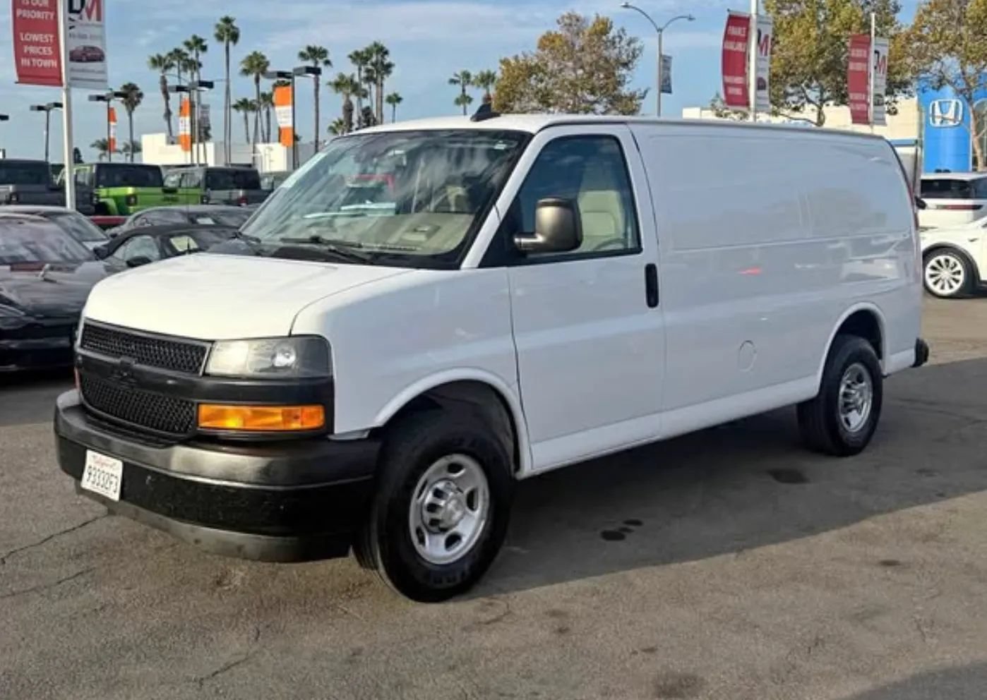 Used 2021 Chevrolet Express 3500 w/ Driver Convenience Package RWD image 2