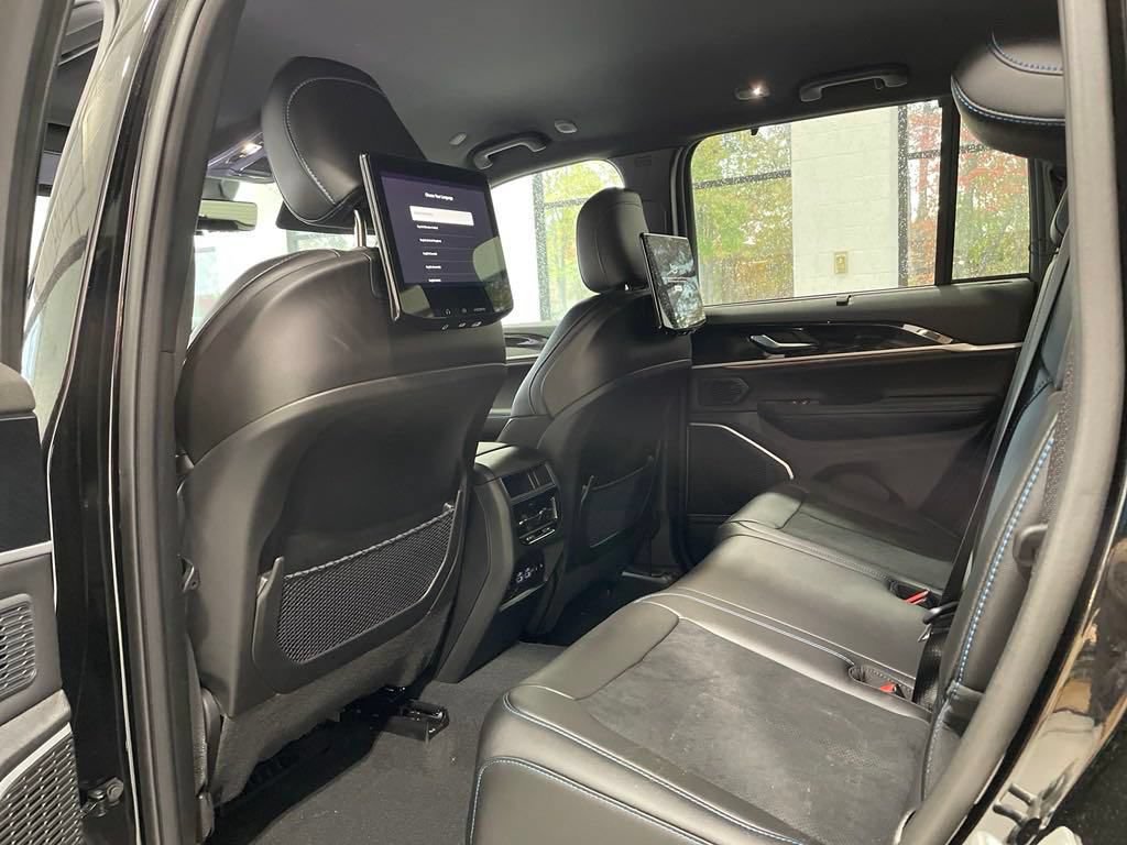 New 2024 Jeep Grand Cherokee Trailhawk w/ Advanced Protech Group II AWD/4WD image 18