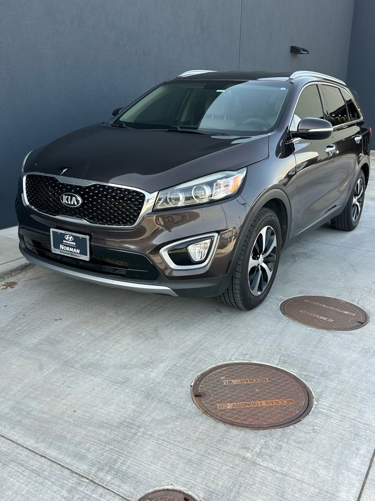 Used 2017 Kia Sorento EX image 3