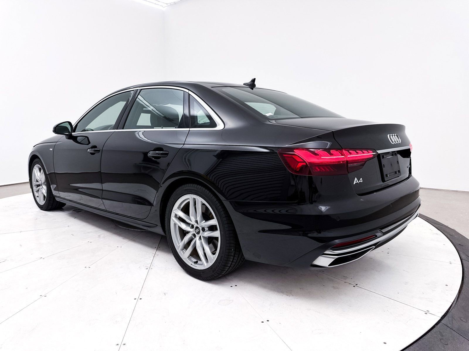 Used 2024 Audi A4 2.0T Premium Plus image 16
