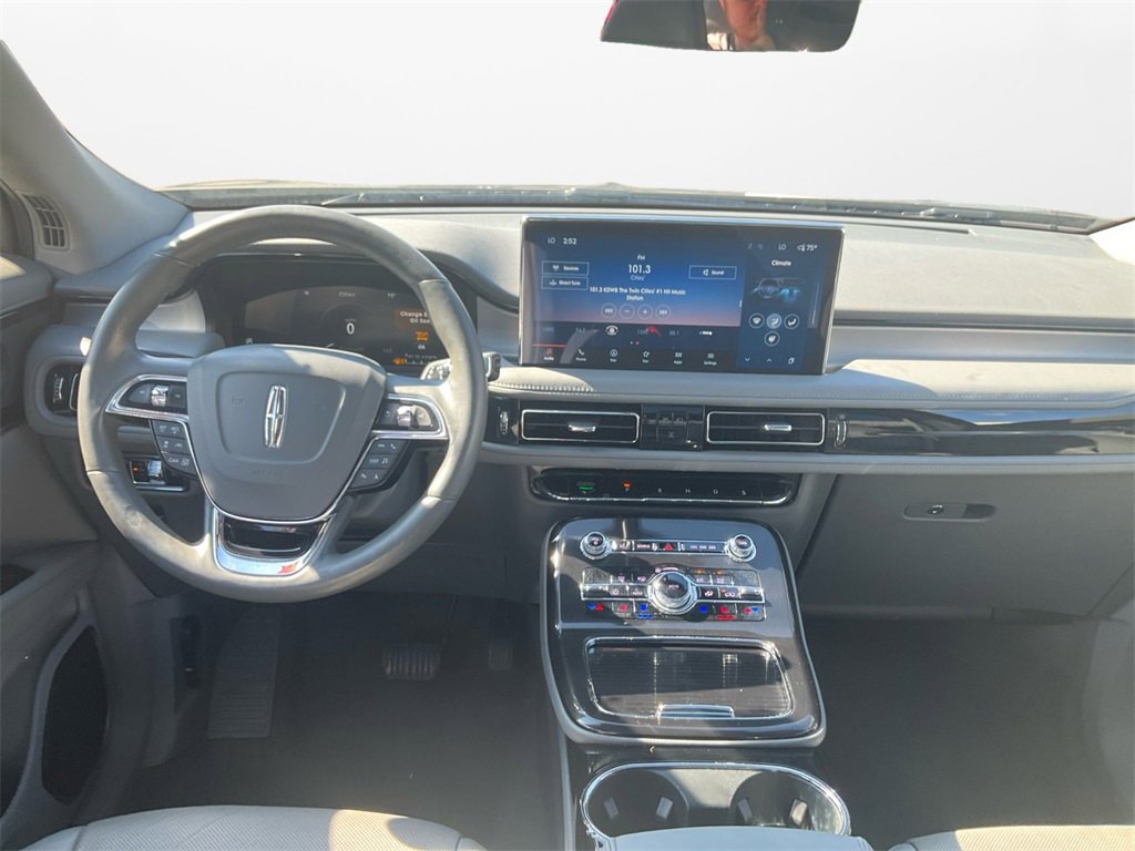 Used 2022 Lincoln Nautilus Reserve w/ Equipment Group 201A image 10