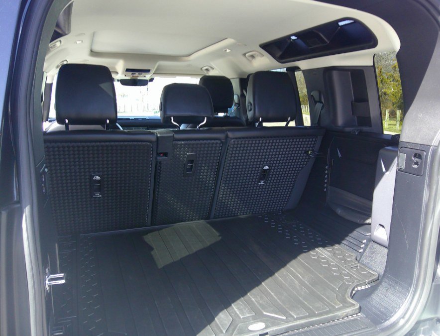 Used 2023 Land Rover Defender 110 S image 25