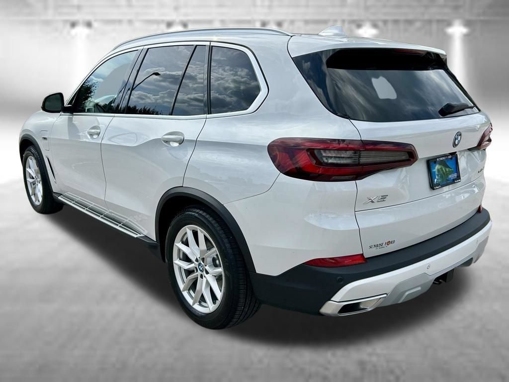 Used 2023 BMW X5 xDrive45e w/ Parking Assistance Package AWD/4WD image 7