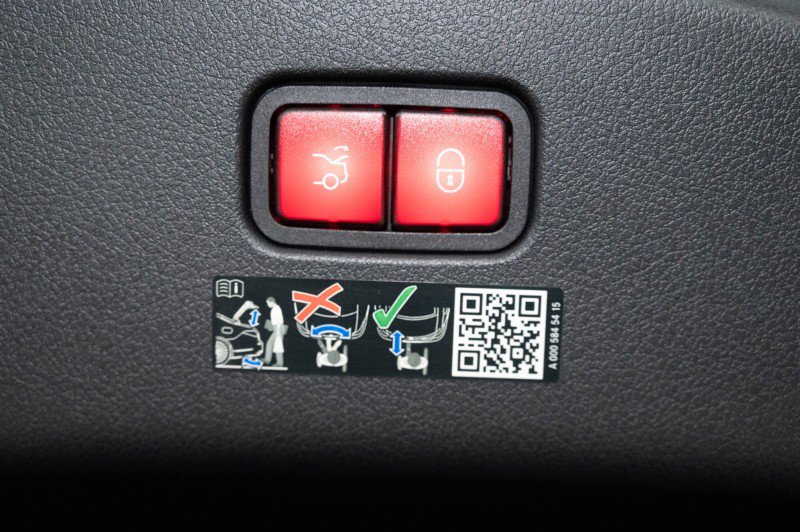 Certified 2024 Mercedes-Benz CLE 300 4MATIC Coupe image 31