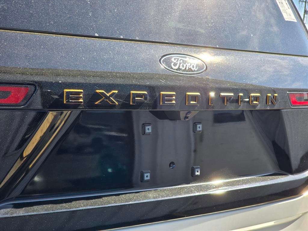 Used 2025 Ford Expedition Tremor image 13