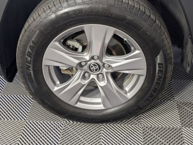 Used 2022 Toyota RAV4 LE image 8