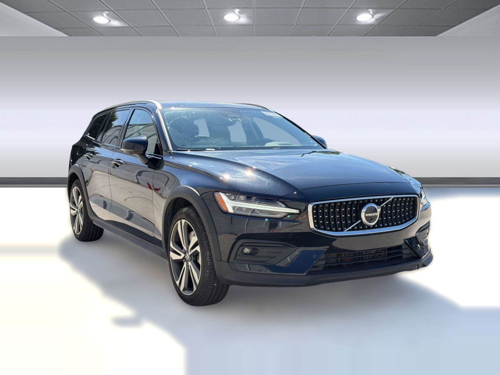 Certified 2025 Volvo V60 B5 Cross Country Plus AWD/4WD image 7