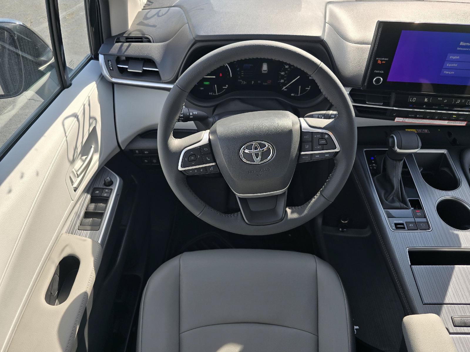 Used 2026 Toyota Sienna XLE FWD image 23