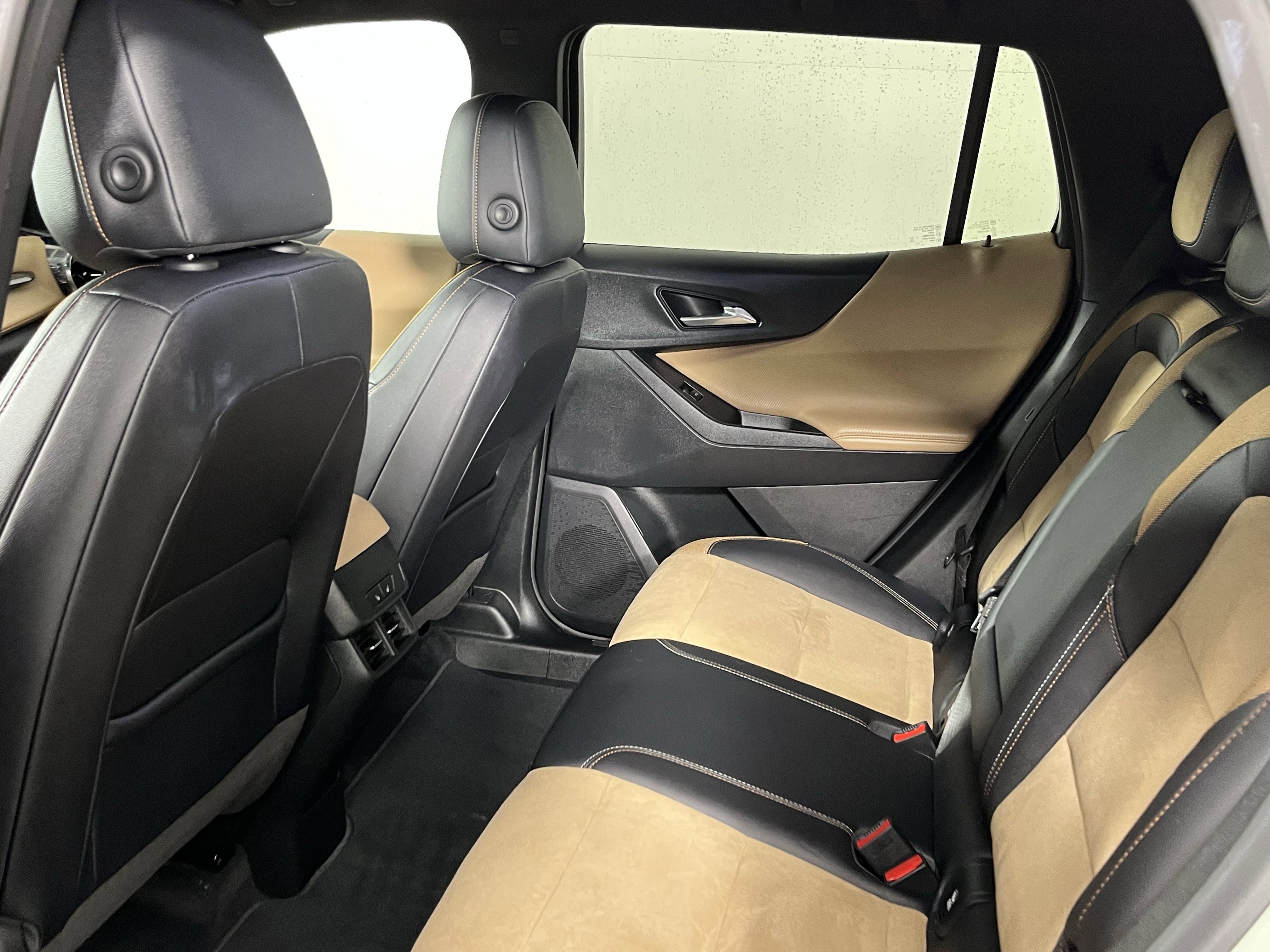 Used 2025 Chevrolet Equinox ACTIV w/ Convenience Package III image 14