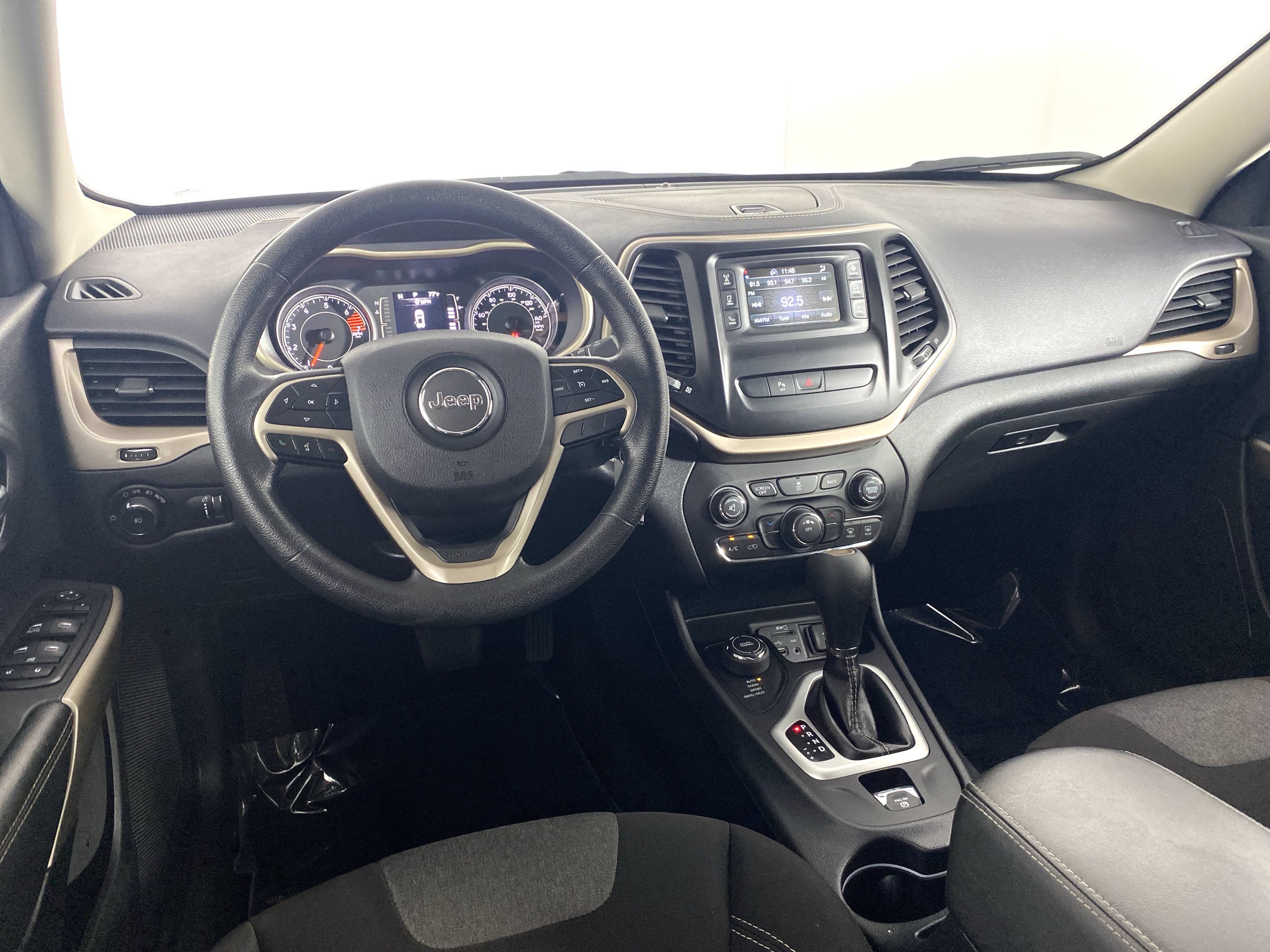 Used 2018 Jeep Cherokee Latitude w/ Safety Group AWD/4WD image 18