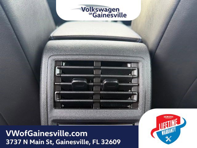 Used 2022 Volkswagen Golf R image 12