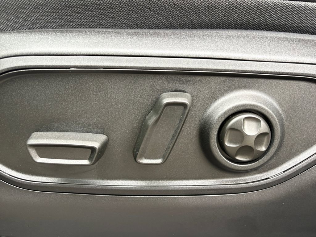 New 2026 Jeep Grand Cherokee Altitude RWD image 12