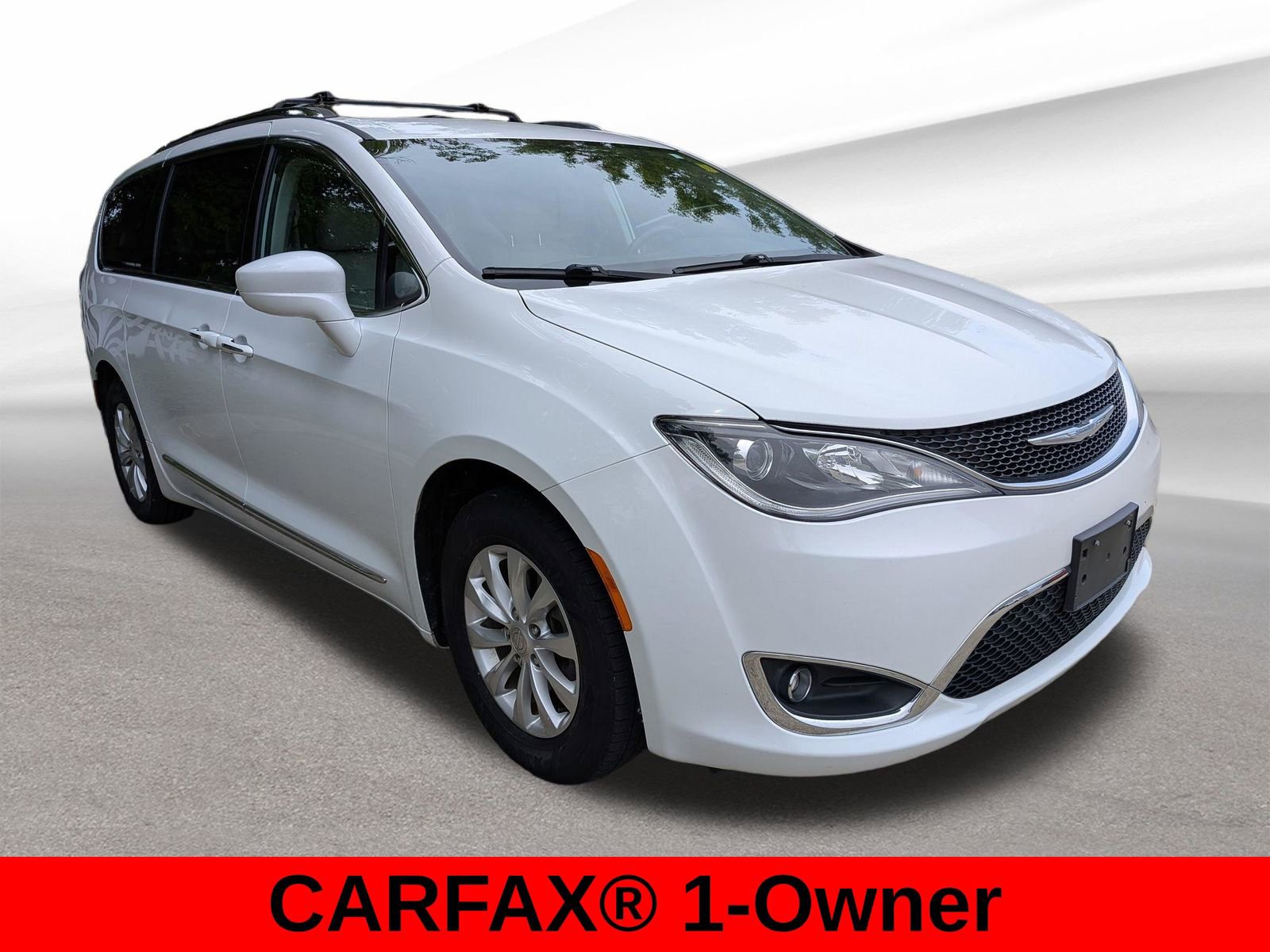 Used 2018 Chrysler Pacifica Touring-L FWD image 4