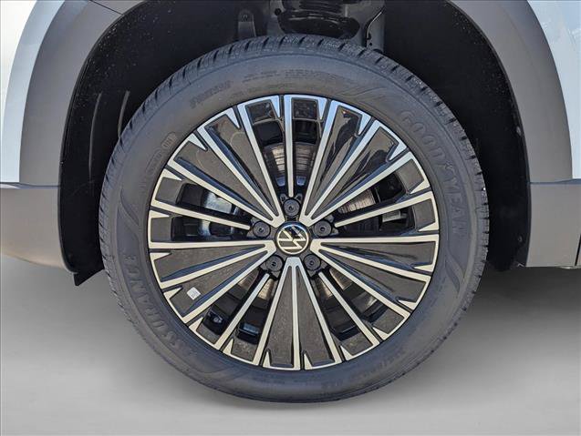 New 2026 Volkswagen Taos SE FWD image 9