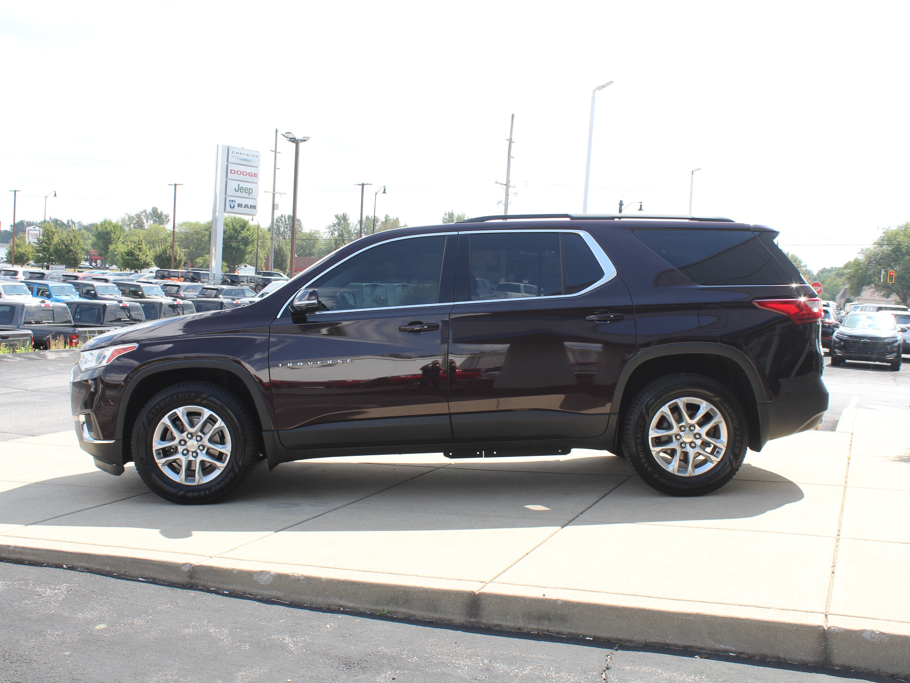 Used 2020 Chevrolet Traverse LT FWD image 9