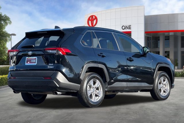 Certified 2025 Toyota RAV4 XLE AWD/4WD image 5