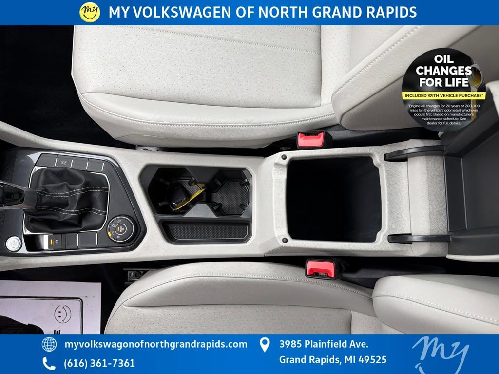 Used 2022 Volkswagen Tiguan SE w/ Panoramic Sunroof Package image 32
