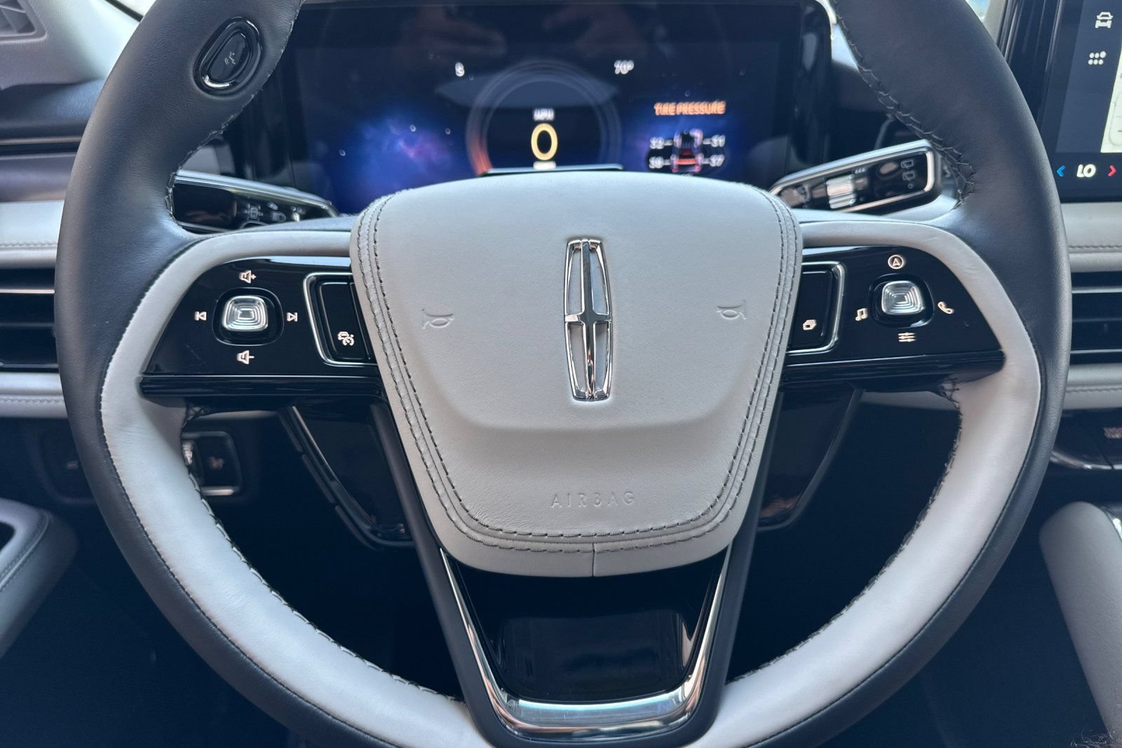 New 2026 Lincoln Aviator AWD image 20