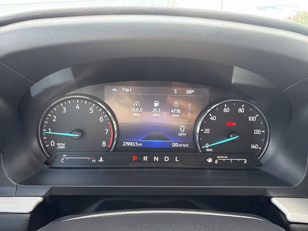 Used 2023 Ford Explorer XLT w/ Equipment Group 202A AWD/4WD image 9