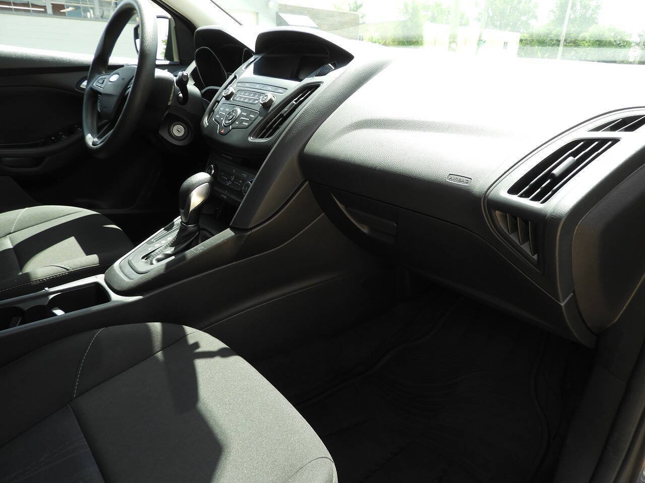Used 2018 Ford Focus SE FWD image 31