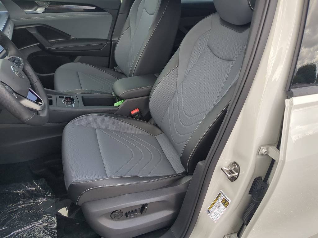 New 2026 Volkswagen Tiguan SE R-Line FWD image 19