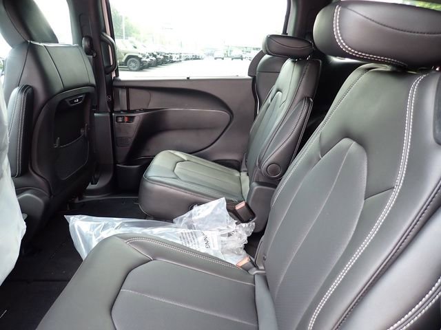 New 2025 Chrysler Pacifica Select FWD image 13